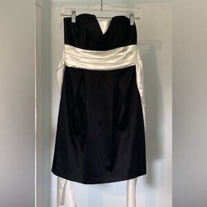 Le Chateau Strapless Cocktail dress Size 5/6 (Juniors?)